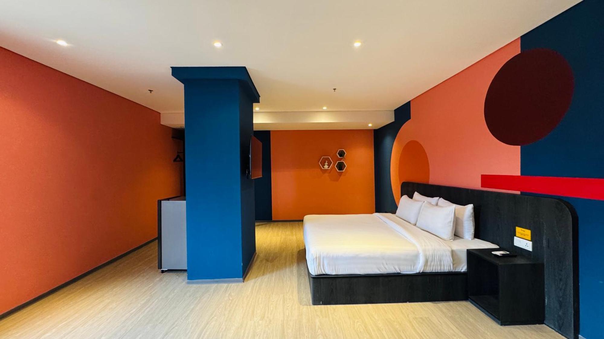 Yellow Bee Resort Cililitan Jakarta Eksteriør bilde