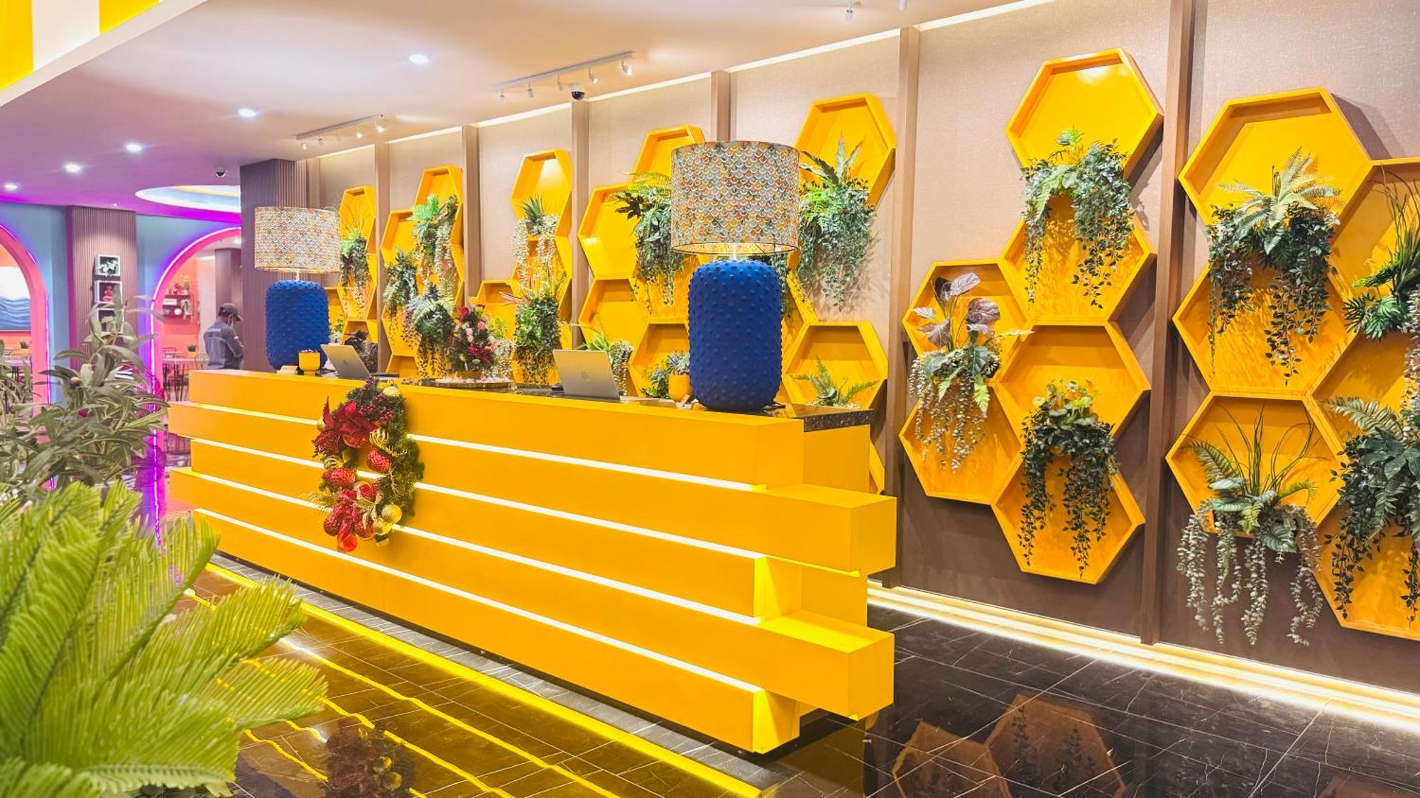 Yellow Bee Resort Cililitan Jakarta Eksteriør bilde